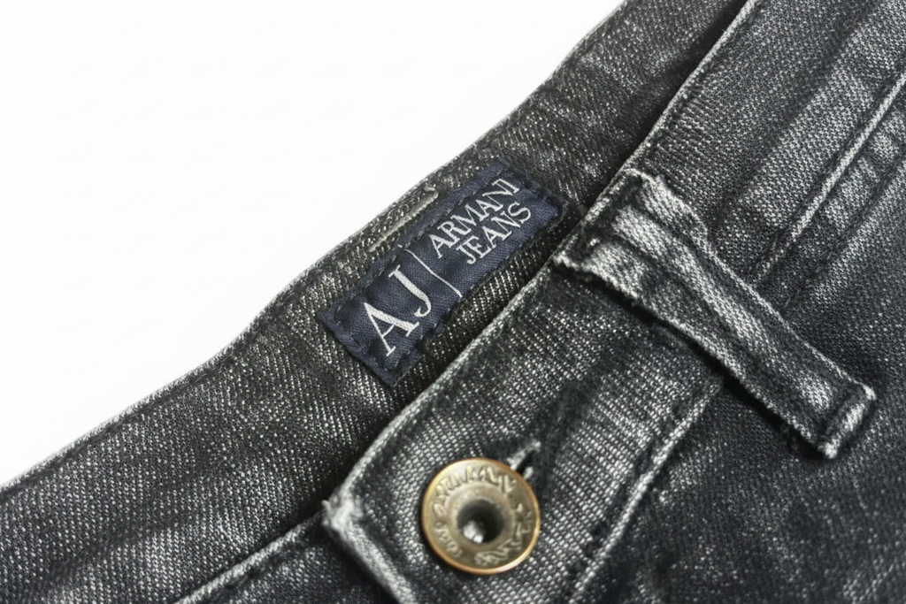 Armani Jeans 31 – Bild 6 freigestellt