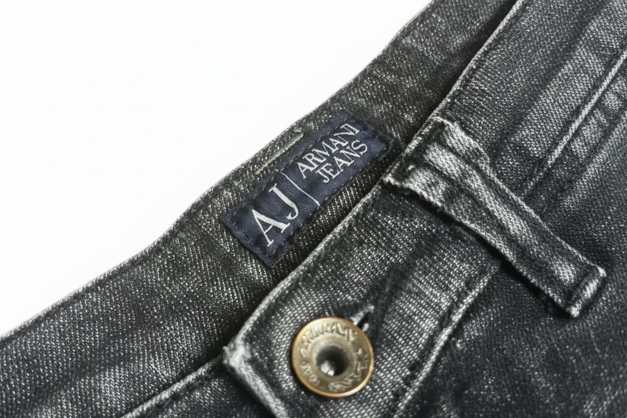Armani Jeans 31 – Bild 6 freigestellt