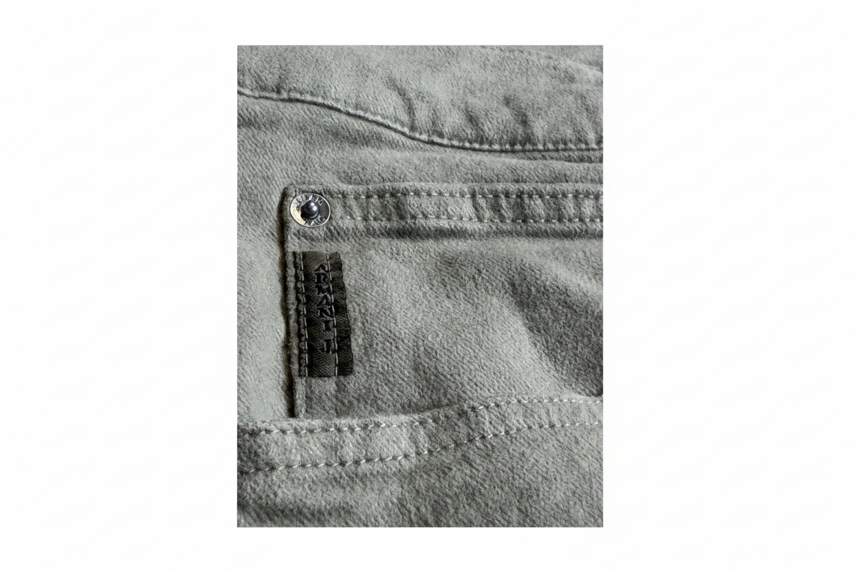 Armani Jeans L Beige – Bild 5 freigestellt