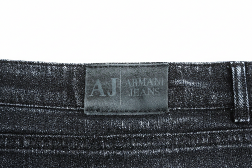 Armani Jeans 31 – Bild 7 freigestellt