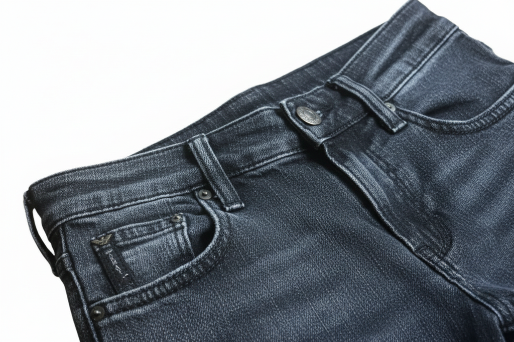 Armani Jeans 31 – Bild 5 freigestellt